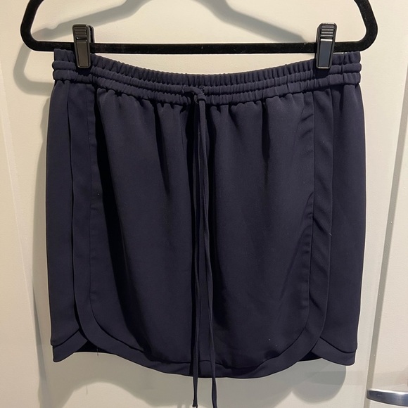 J. Crew Dresses & Skirts - J. Crew Navy Skirt 10 Business Athletic style pull on elastic waist